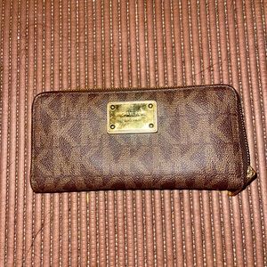 Micheal Kors Wallet with Mutiple Folds and Compartments in Chocolate & Gold Tag